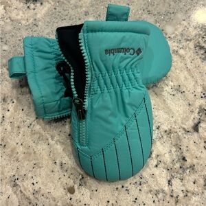 Teal Columbia Newborn Mittens